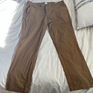 GAP Mens essential straight khaki